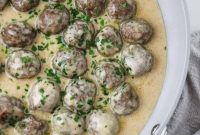 Swedish Meatballs with Classic Creamy Gravy (Köttbullar)