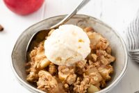 Classic Apple Crisp Recipe with Crunchy Oat Topping