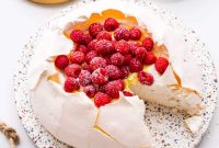 Classic Pavlova Recipe: Crispy Meringue with Fresh Fruit