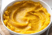 Homemade Pumpkin Puree from Fresh Pumpkins