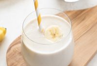 Creamy Banana Smoothie Recipe with Yogurt and Honey