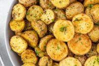 Crispy Air Fryer Potatoes with Garlic and Herbs