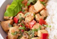 Garlic Basil Chicken Stir-Fry with Crispy Vegetables