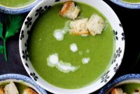 Creamy Spinach Soup with Crispy Parmesan Croutons