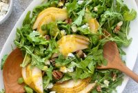 Arugula and Pear Salad with Honey-Balsamic Dressing