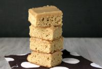 Peanut Butter Bars with Chocolate Glaze: No-Bake Dessert Recipe