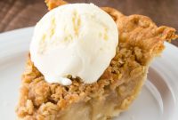 Homemade Pear Pie Recipe with Cinnamon and Nutmeg