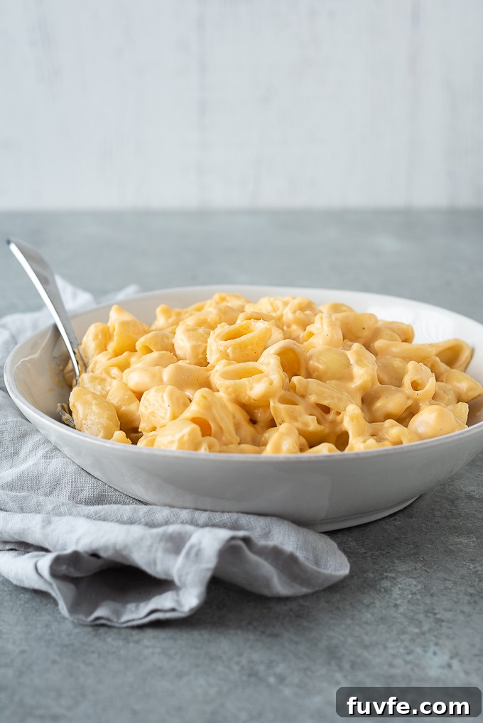 15-Minute Creamy Stovetop Mac and Cheese 3 One pot mac and cheese in a white bowl with linen
