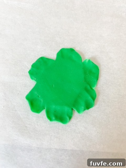Nilla Wafer Hamburger Cookie Recipe: Classic Mini Sandwich Cookies 6 Ruffle fondant edges to resemble lettuce