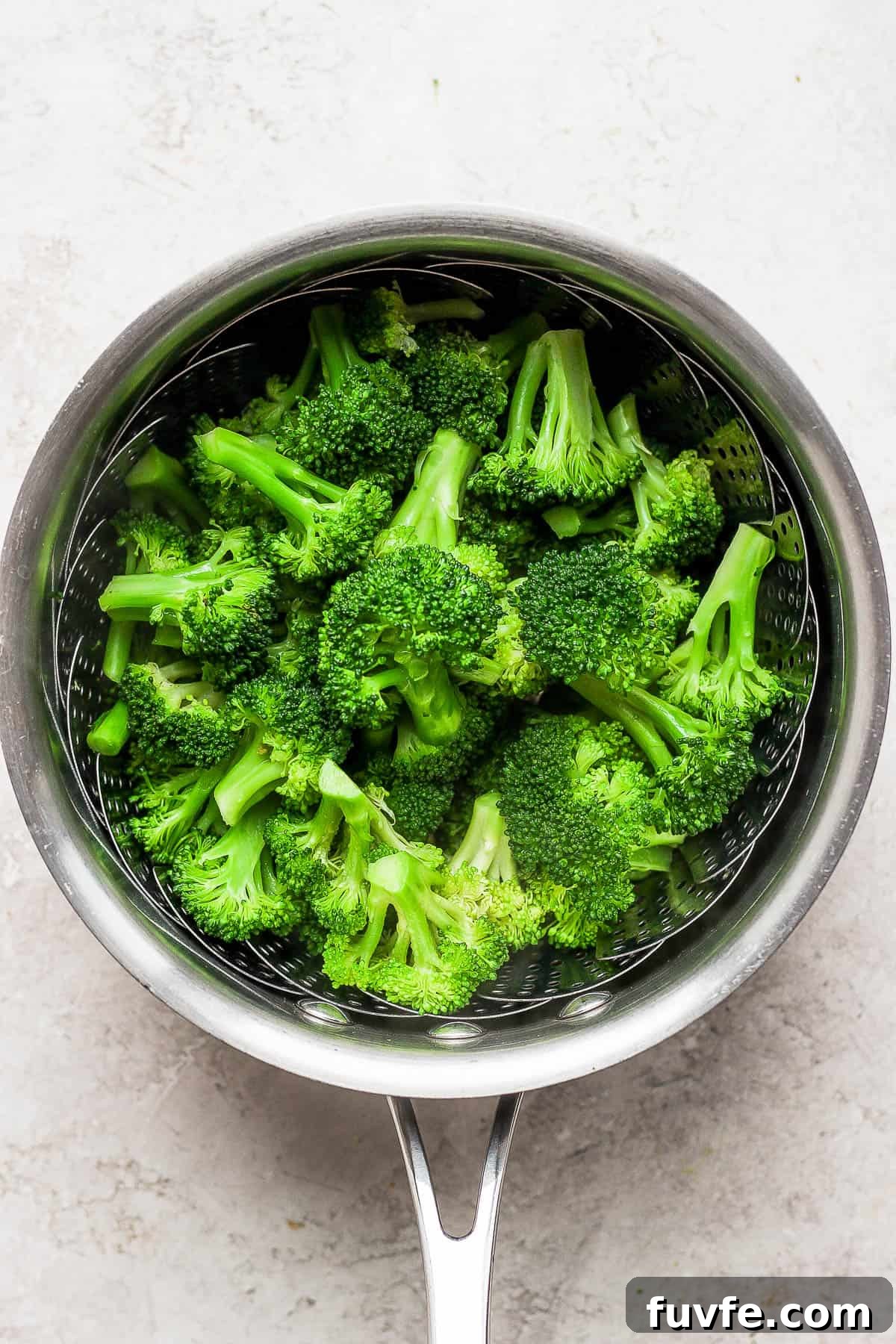 How to Steam Broccoli: Stovetop and Microwave Methods 6 Steamed broccoli in a steamer basket.