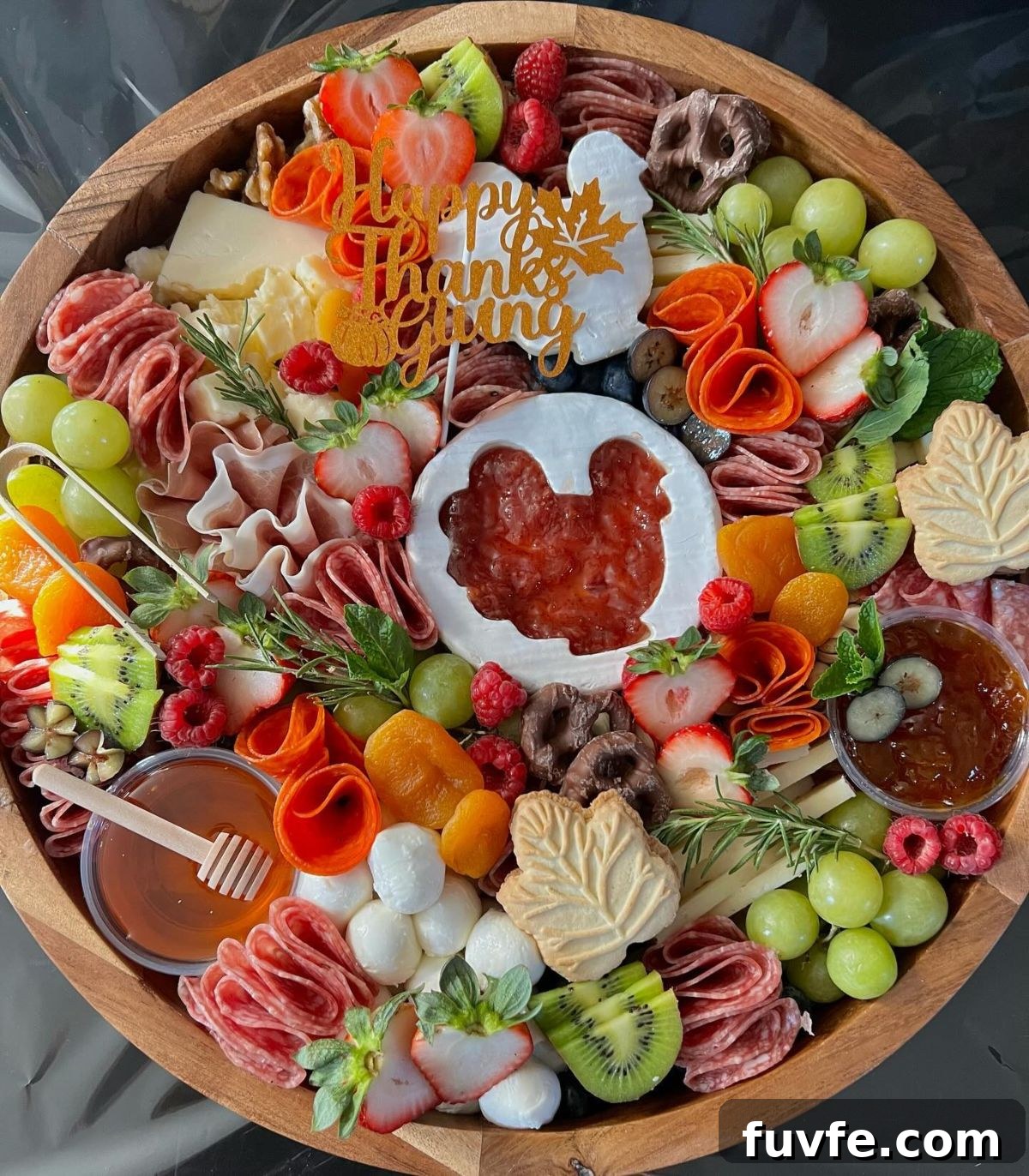27 Gorgeous Thanksgiving Charcuterie Board Ideas for Entertaining 3 1. Turkey-Shaped Cheese