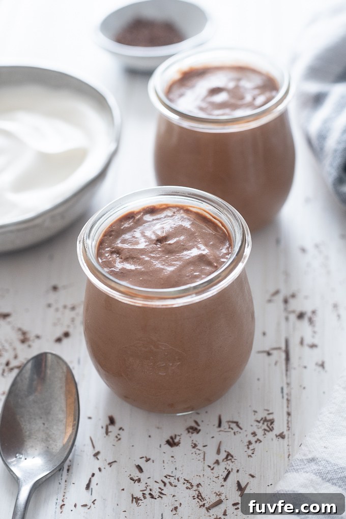 Silky No-Bake Chocolate Mousse Recipe 6 chocolate mousse in jars with no topping
