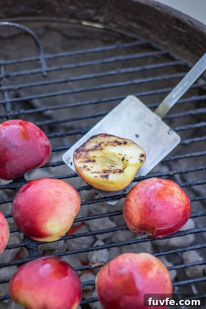 BBQ Peaches / This simple summer salad is made with sweet grilled peaches and topped with a sweet and spicy vinaigrette.