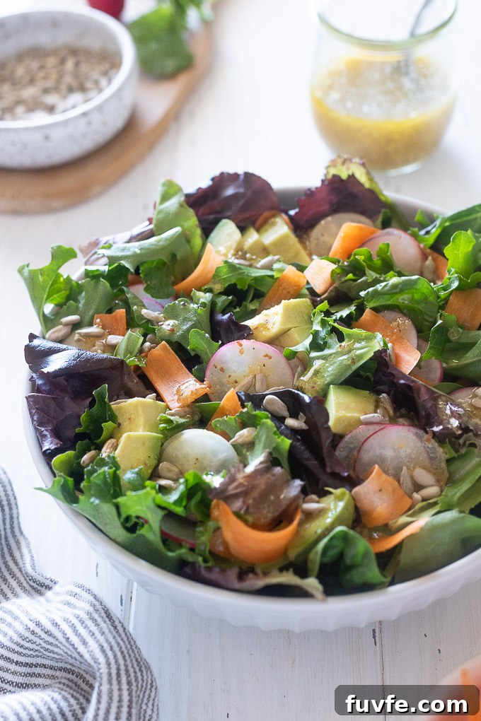 Spring Mix Salad Recipe: Fresh Greens with Lemon Vinaigrette 6 spring mix salad topped with honey mustard dressing