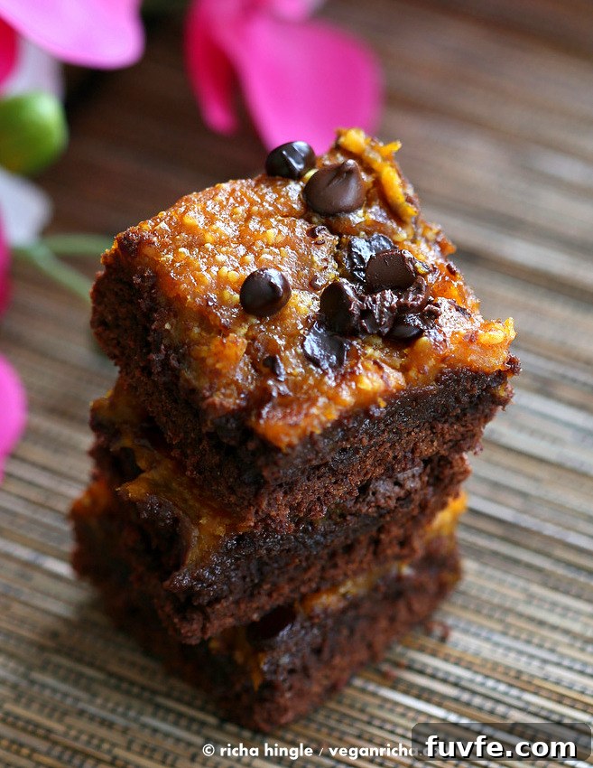 Vegan Pumpkin Brownies. Creamy Pumpkin Layered with Fudgy Dark Chocolate Brownie. Pumpkin Pie + Brownie | Vegan Richa