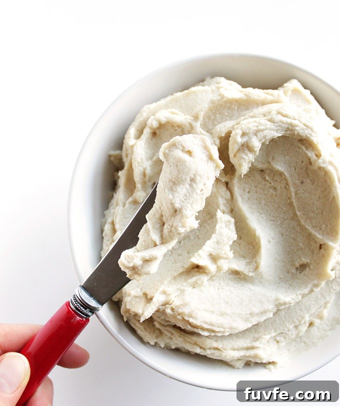 Vegan Cashew Frosting - Rich, creamy frosting made with wholesome ingredients: raw cashews, coconut oil, honey or maple syrup, and vanilla! It's perfect for spreading on cookies, cakes, cupcakes etc. This recipe is EASY to make! vegan/gluten free/dairy free/refined sugar free | robustrecipes.com