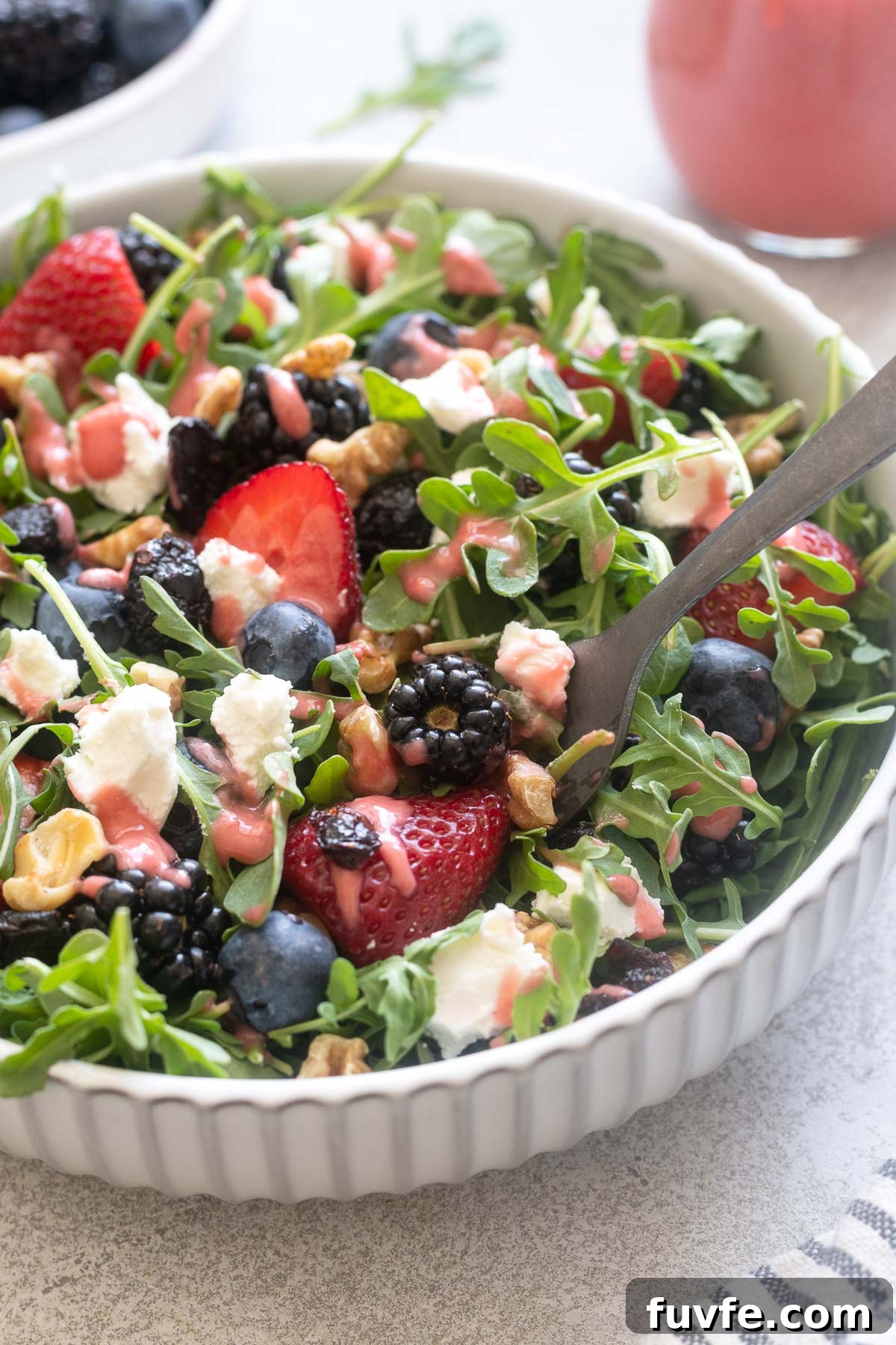 Berry arugula salad with goat cheese