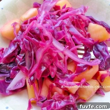 Ensalada de Repollo Morado con Manzana Agridulce
