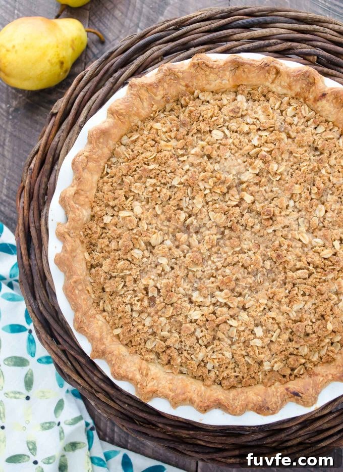 Pear pie with streusel topping